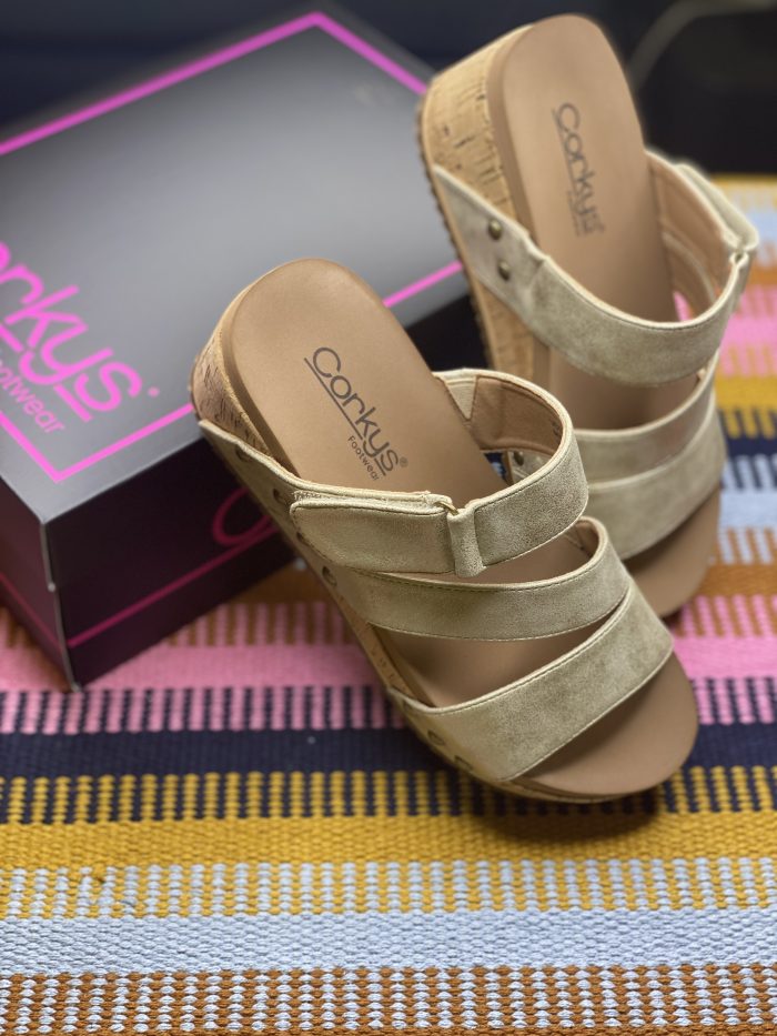 Corkys Gold Voyage Wedge - Image 2
