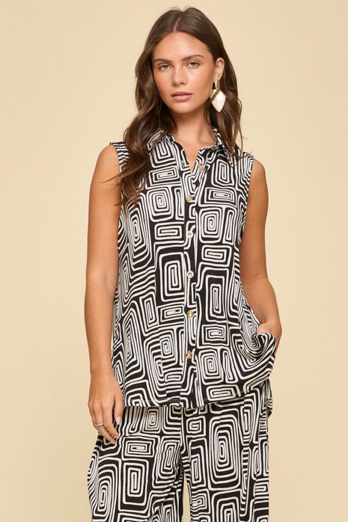 Sleeveless Shoreline Black Abstract Travel Sets